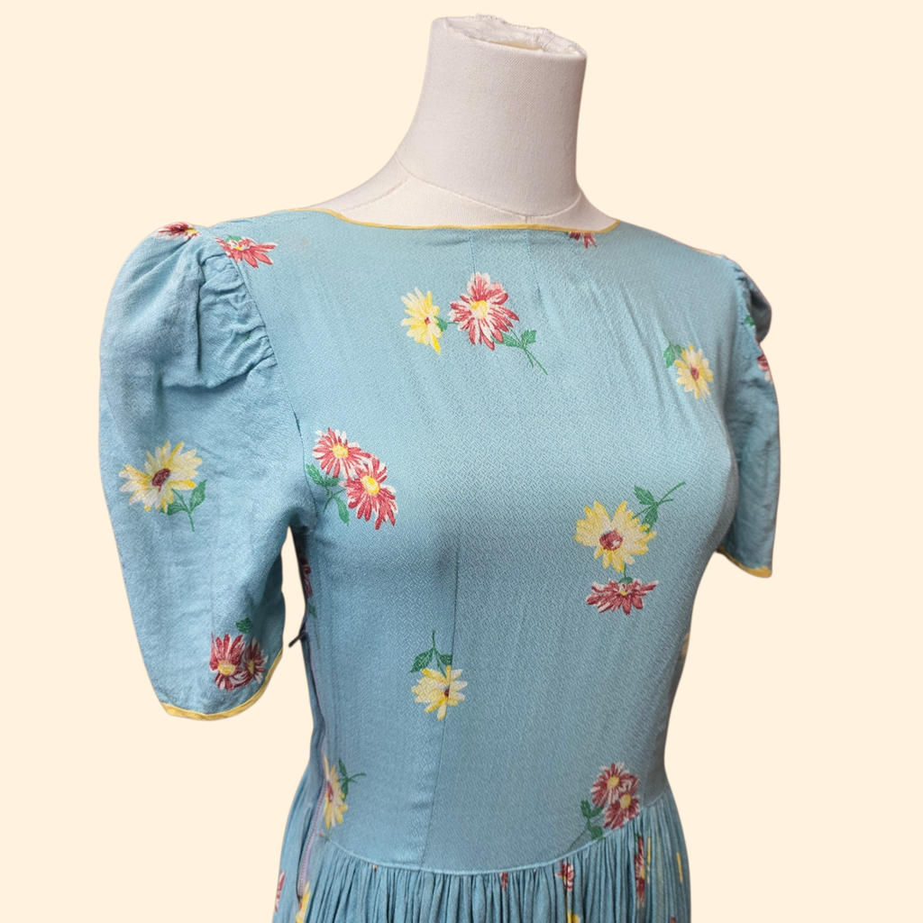 1940s Floral Print Maxi Dress ~ Extra Small ~ Blue Daisy Rayon Crepe