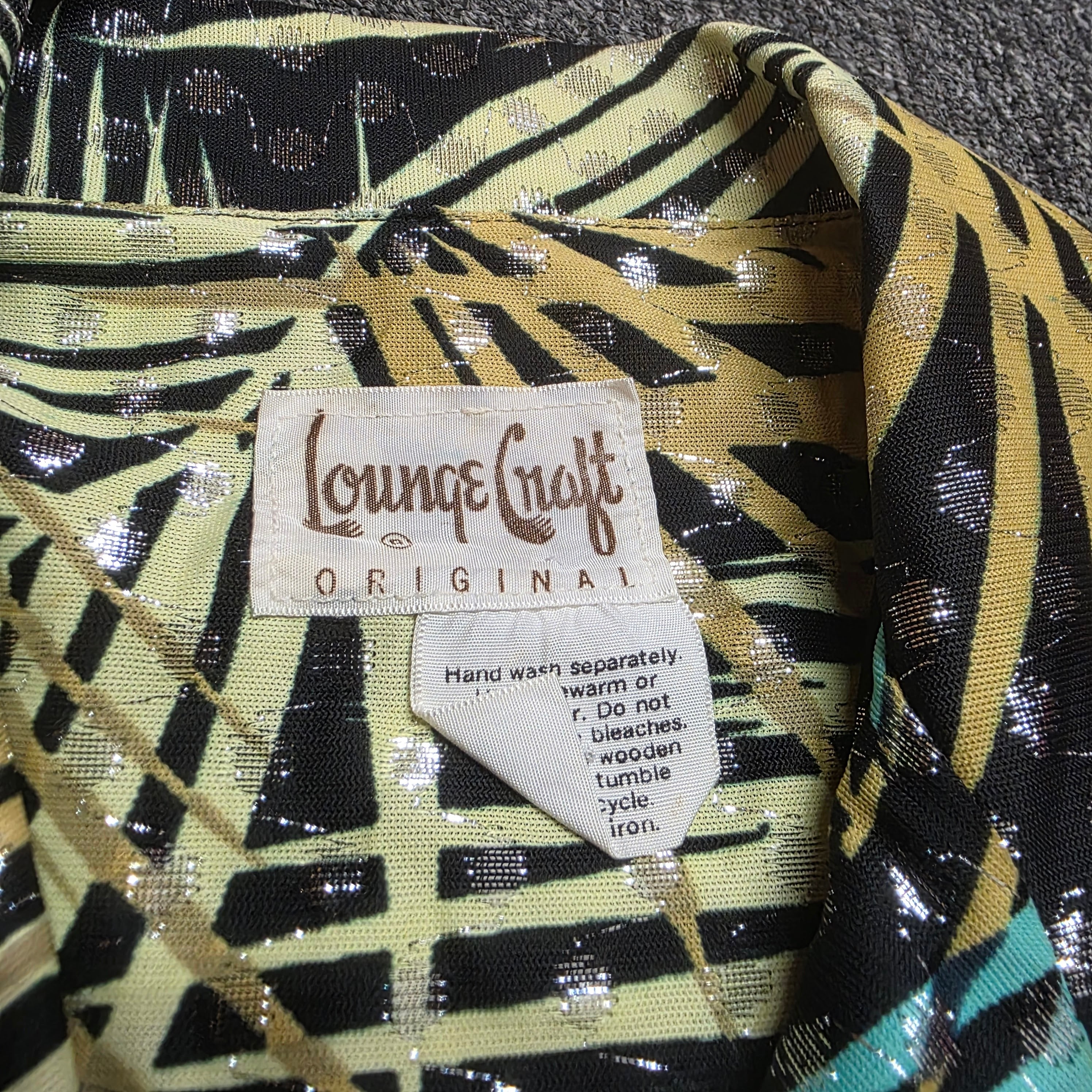 1970s Leaf Print Lurex Dagger Collar Button Down Shirt ~ Medium