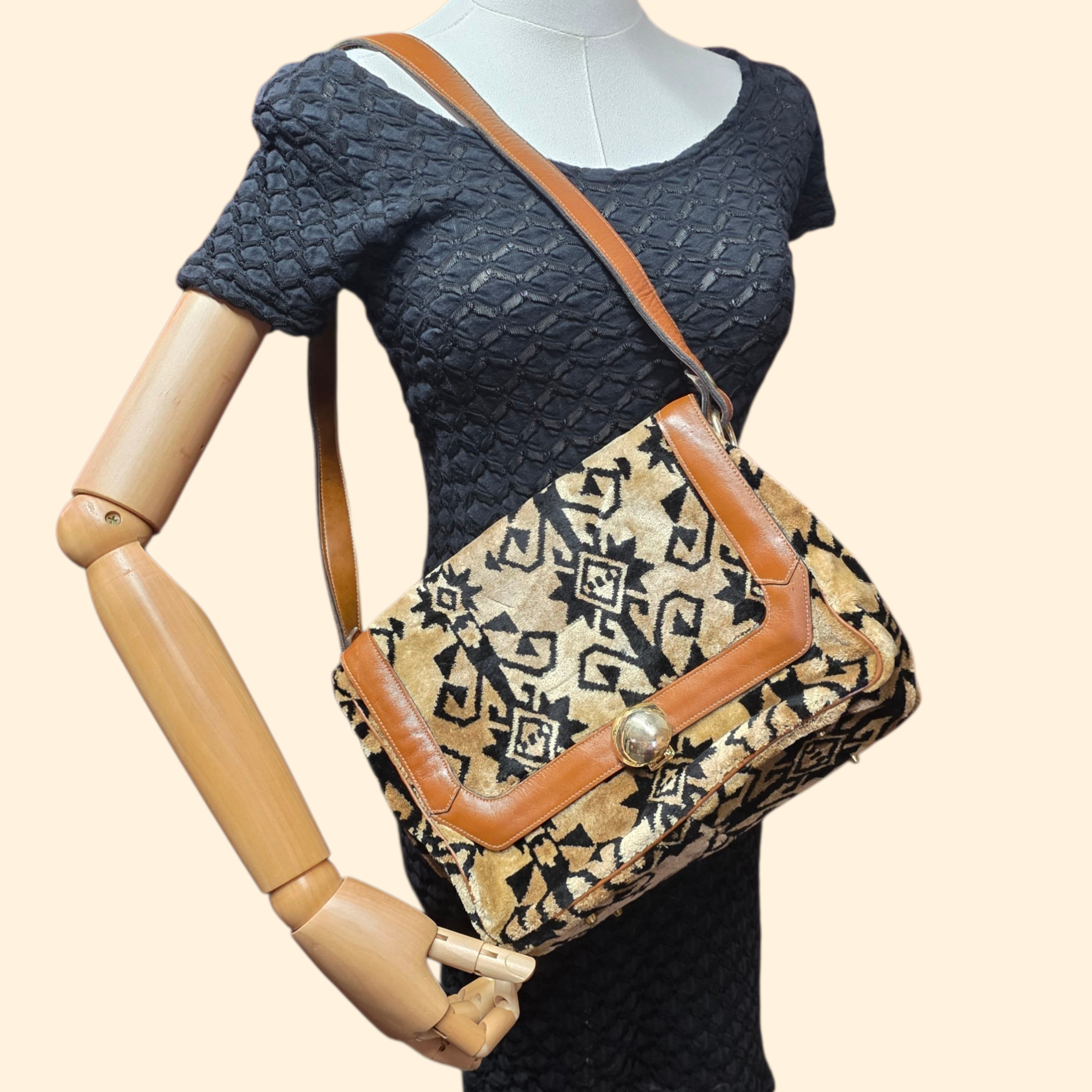 1970s Carpet Bag ~ Boho Shoulder Bag Tapestry Purse