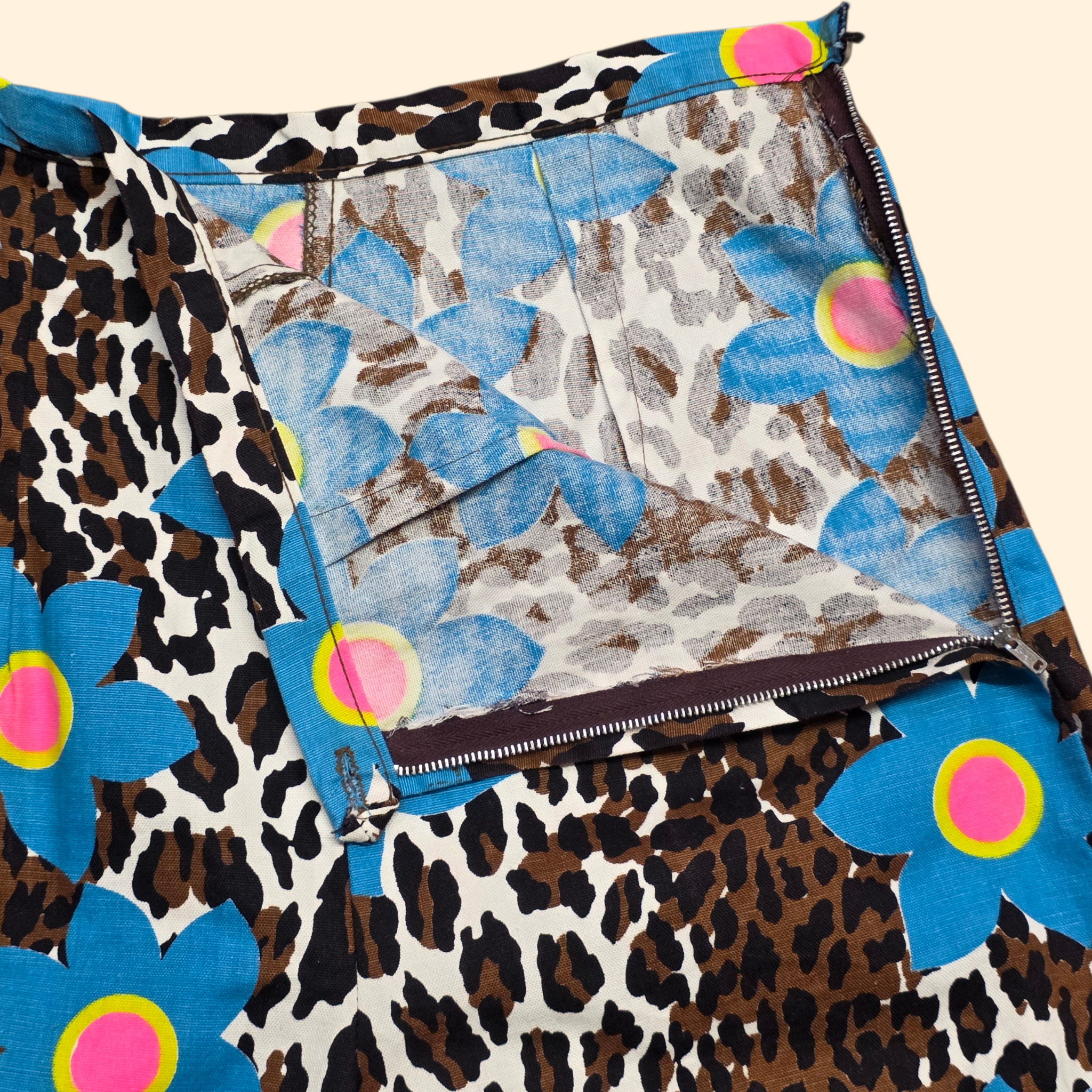 1960s High Rise Flower Power Leopard Print Shorts ~ Extra Small / Small