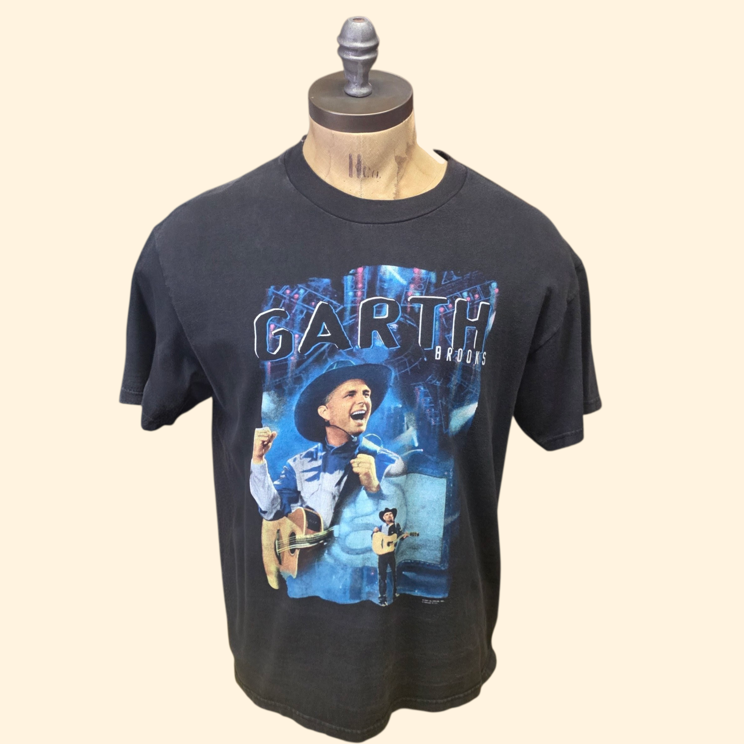 1990s Garth Brooks T Shirt ~ Large ~ 1997 Country Music Front Back