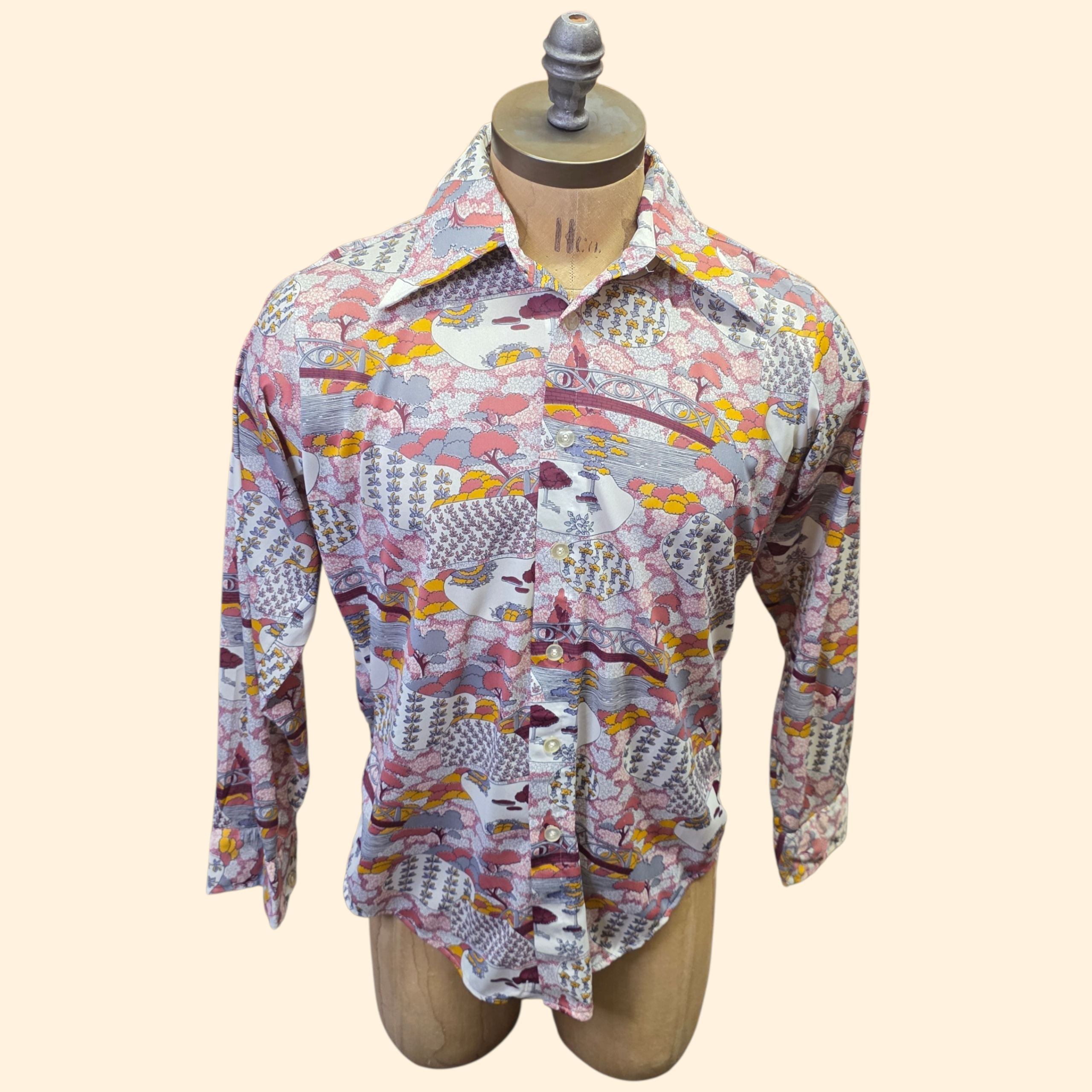 1970s Japanese Garden Bridge Novelty Print Dagger Collar ~ Medium ~ Viking Pink Mustard Gray Men's Long Sleeve Button Down
