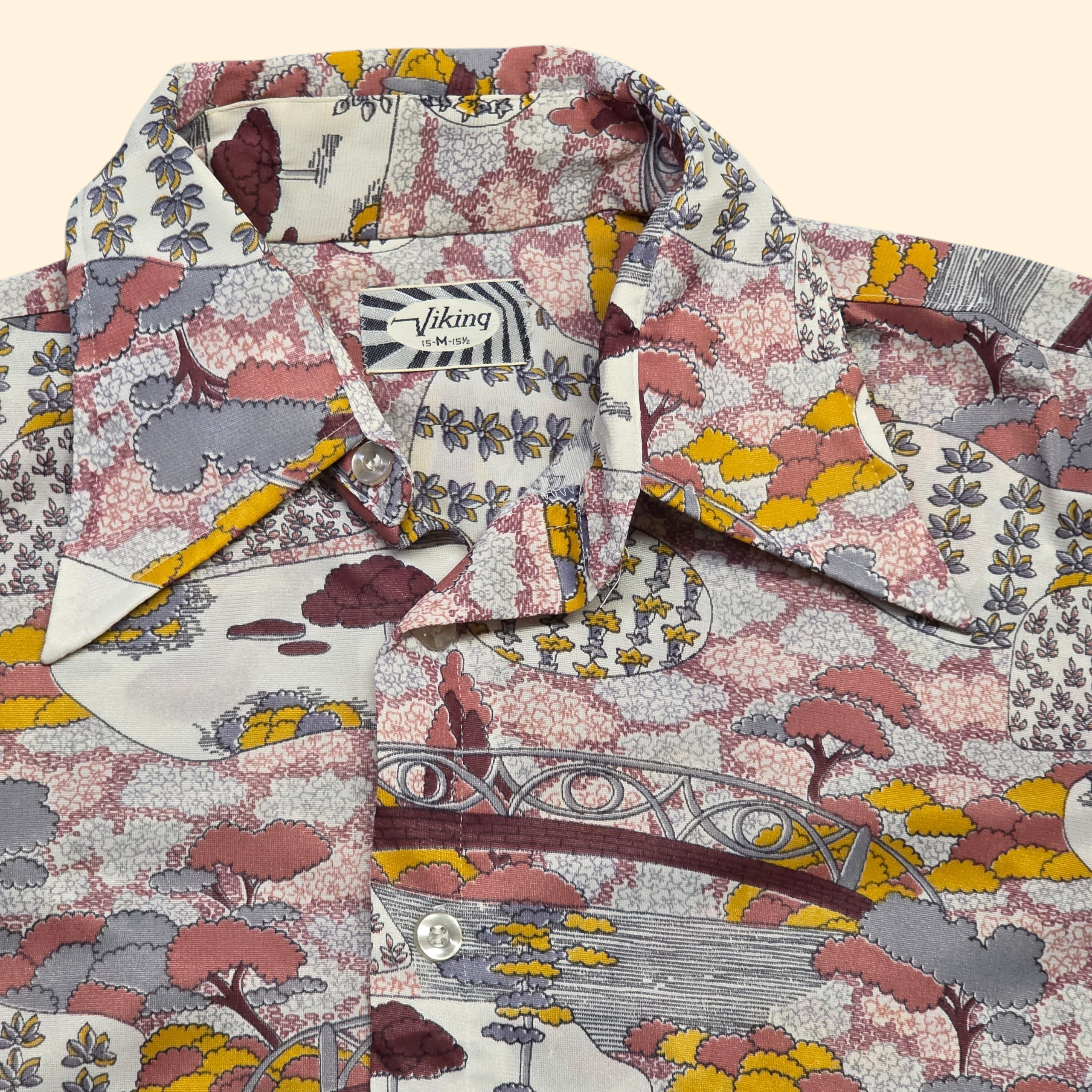 1970s Japanese Garden Bridge Novelty Print Dagger Collar ~ Medium ~ Viking Pink Mustard Gray Men's Long Sleeve Button Down