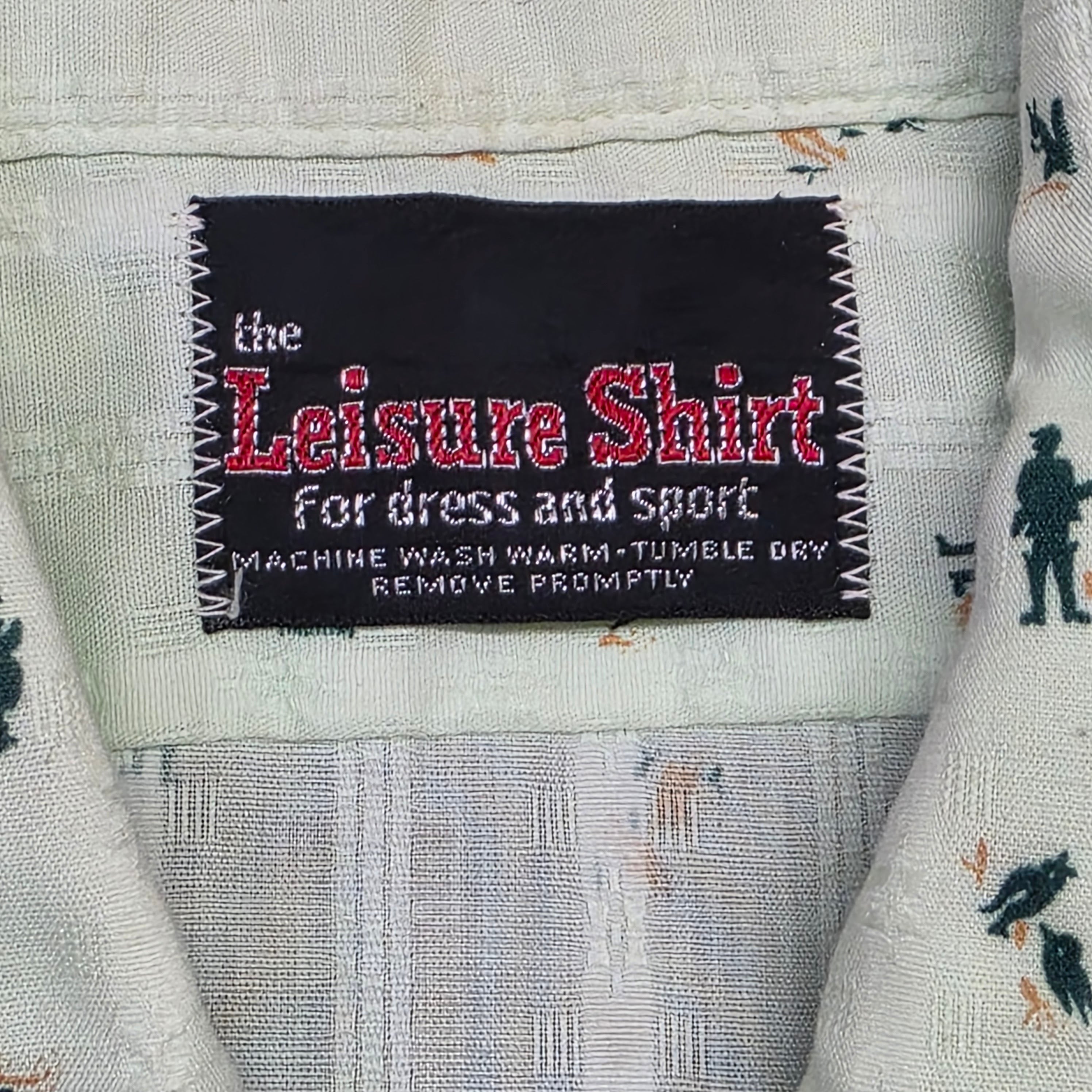 1970s Hunting Novelty Print Button Down Shirt ~ Medium ~ Sage Green Short Sleeve Men's