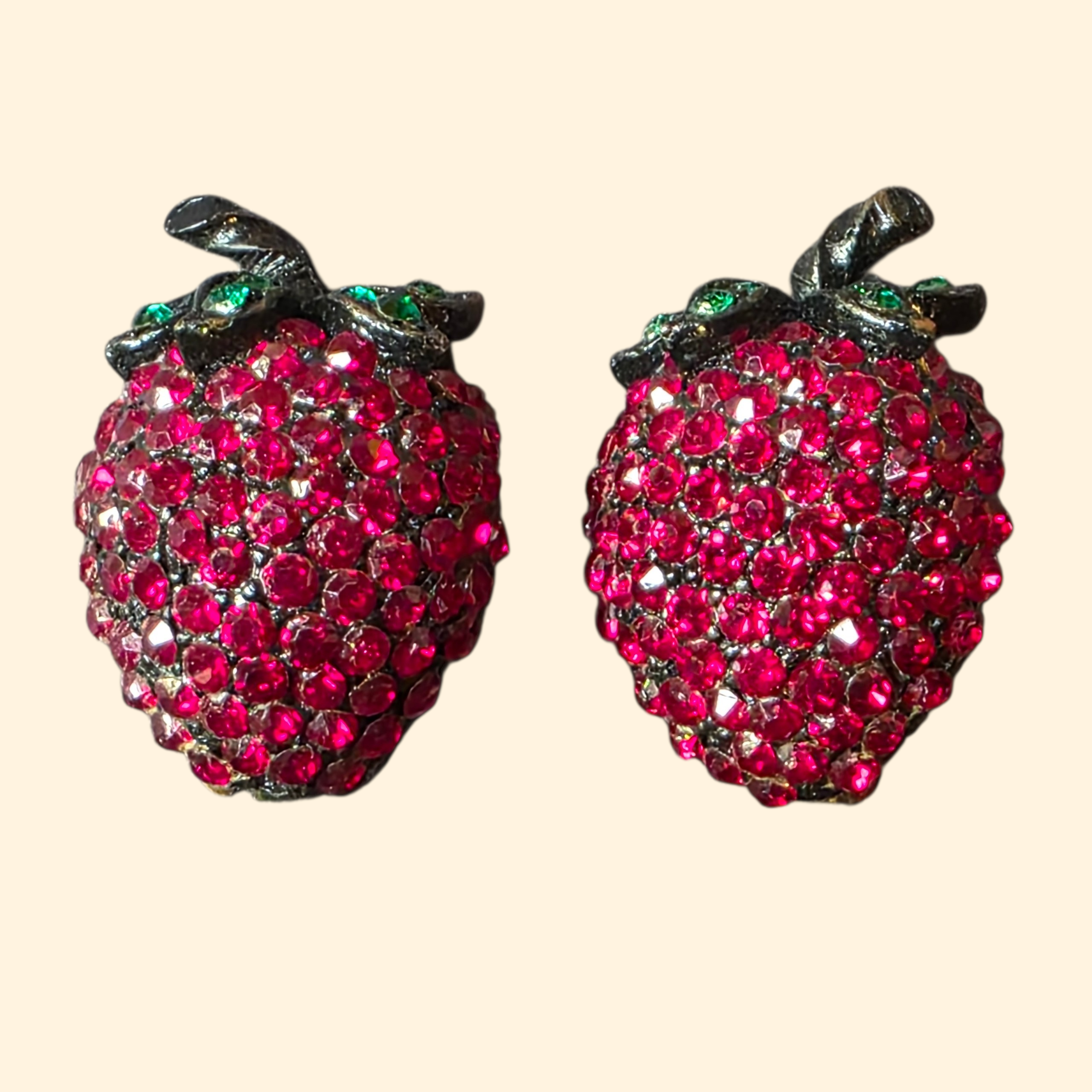 1960s Weiss Strawberry Rhinestone Brooch and Clip On Earrings Set