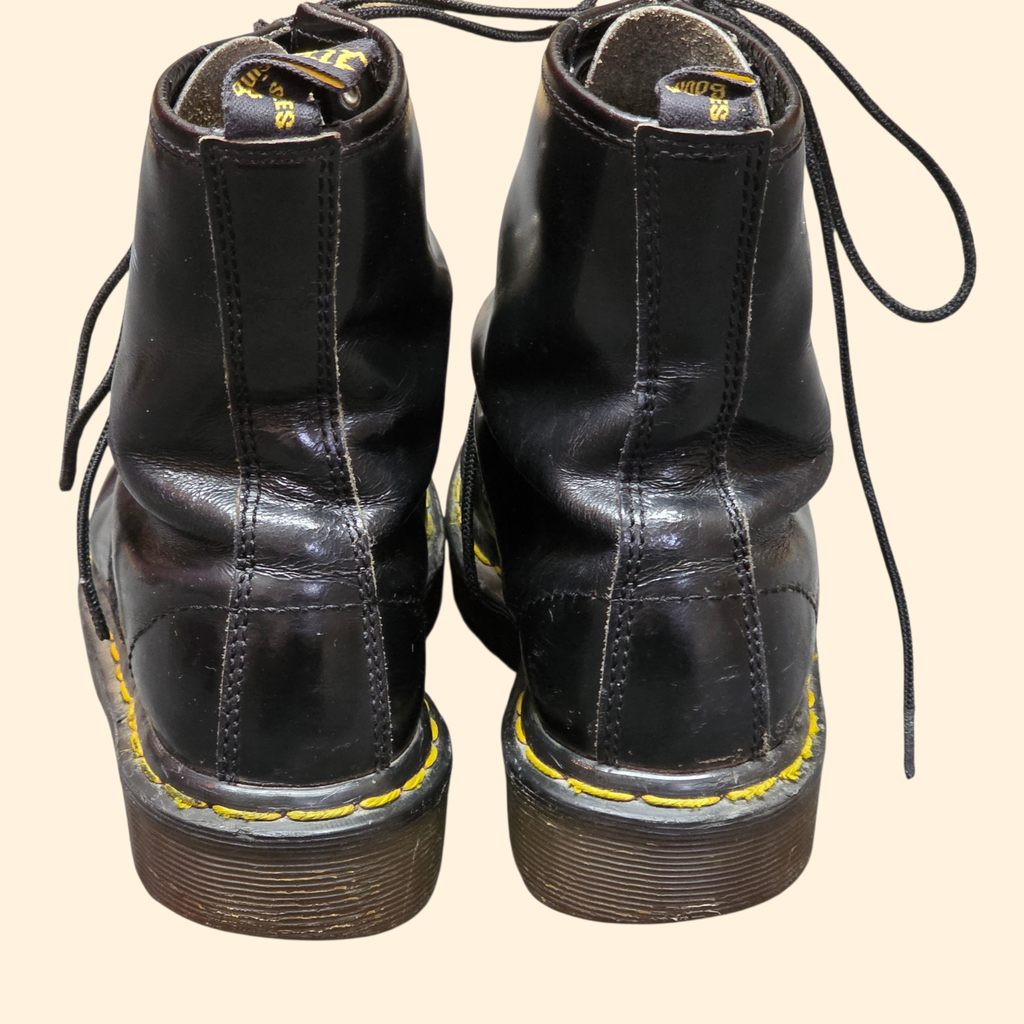 1990s Doc Marten 1460 8 Eyelet Black Leather Boots ~ US Women's 5.5 / 6 ~ Combat D Ring Lace Up