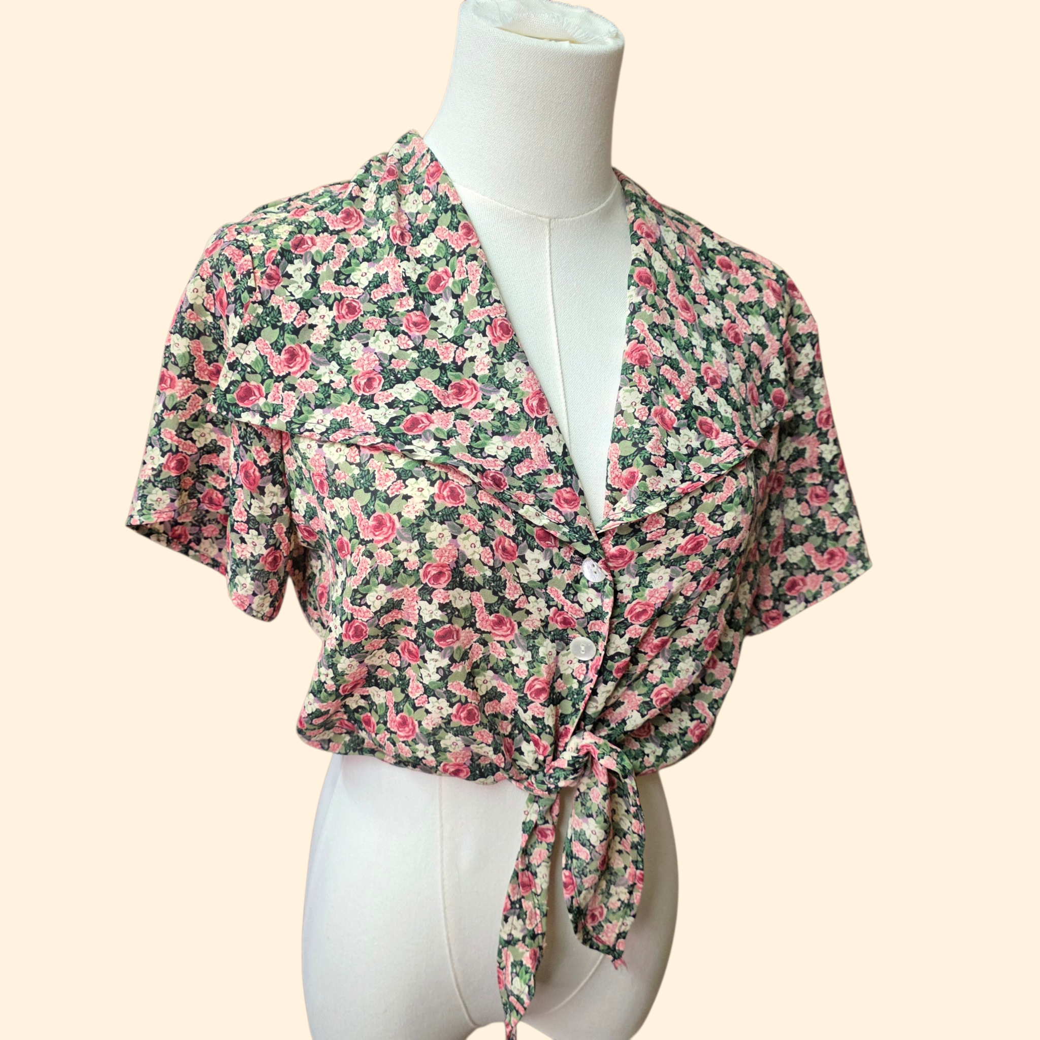 1990s Cropped Tie Front Floral Button Down Shirt ~ Small ~ Bonjour Rose Print Short Sleeve