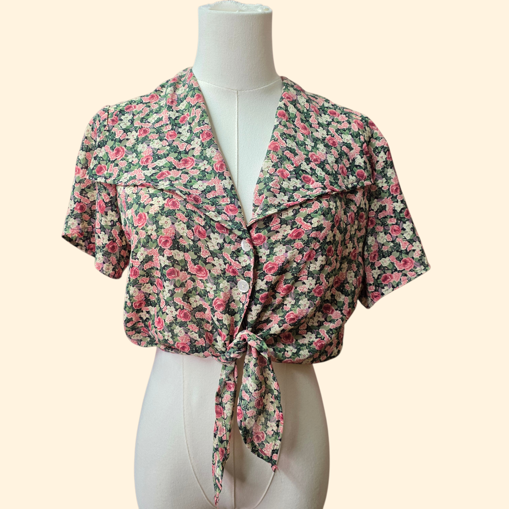 1990s Cropped Tie Front Floral Button Down Shirt ~ Small ~ Bonjour Rose Print Short Sleeve