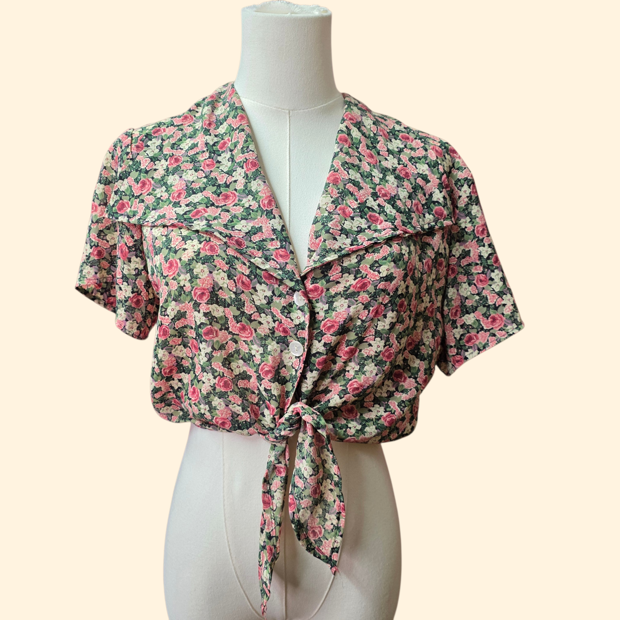 1990s Cropped Tie Front Floral Button Down Shirt ~ Small ~ Bonjour Rose Print Short Sleeve