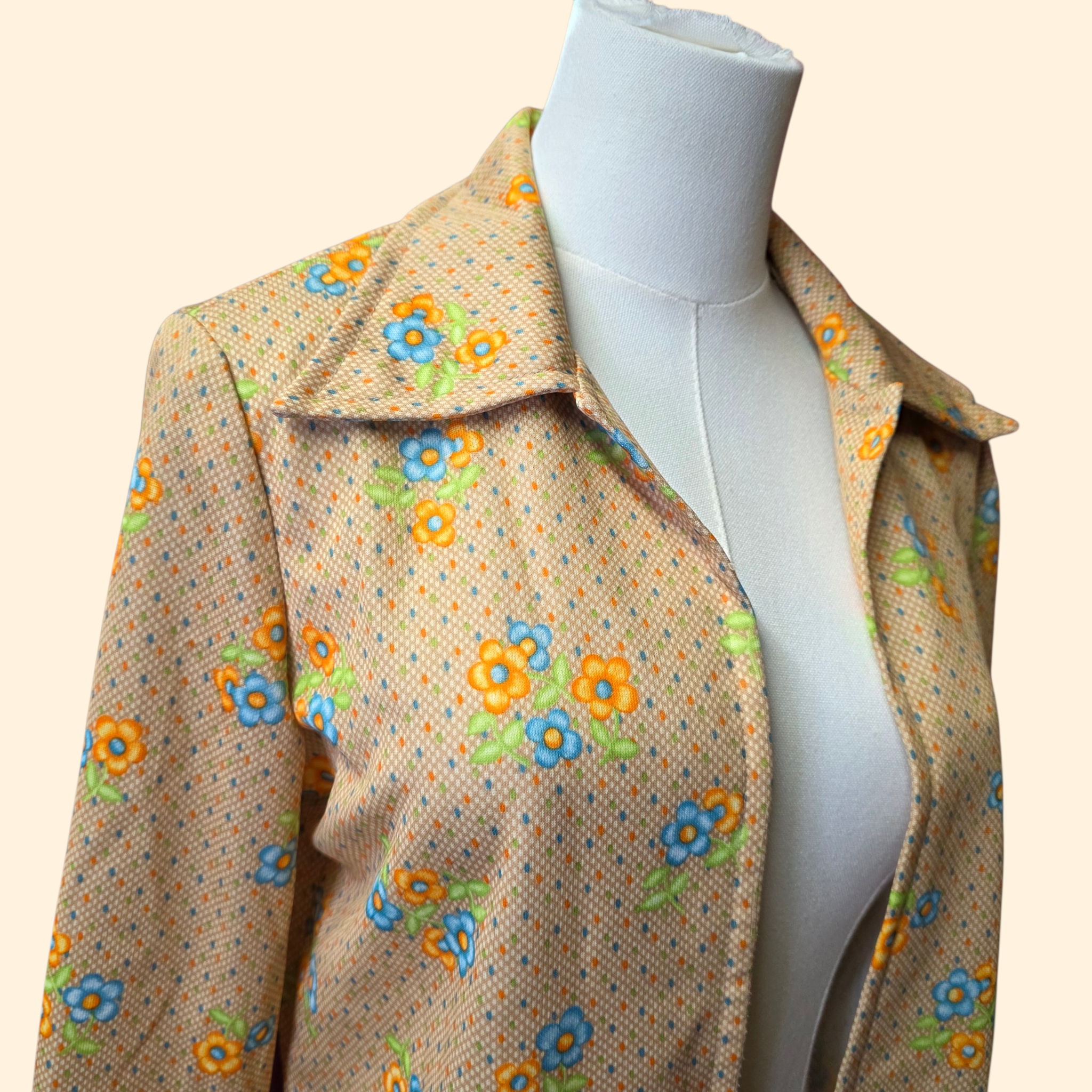 1960s Floral Print Buttonless Dagger Collar Shirt ~ Medium ~ Blazer