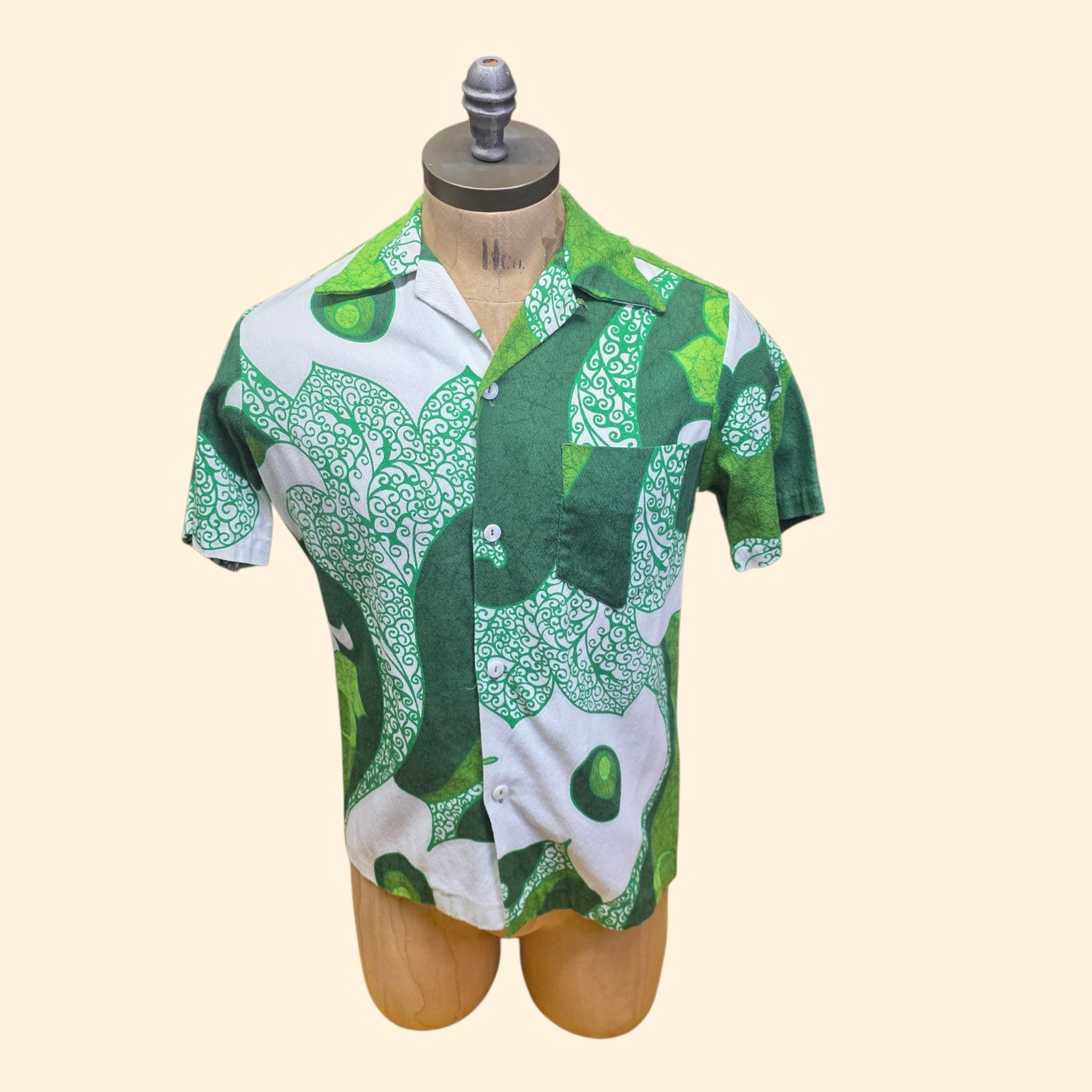 1960s Green and White Psychedelic Royal Hawaiian Barkcloth Button Down Shirt ~ Medium ~ Loop Collar