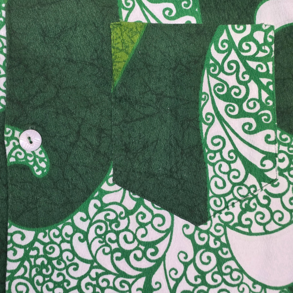 1960s Green and White Psychedelic Royal Hawaiian Barkcloth Button Down Shirt ~ Medium ~ Loop Collar