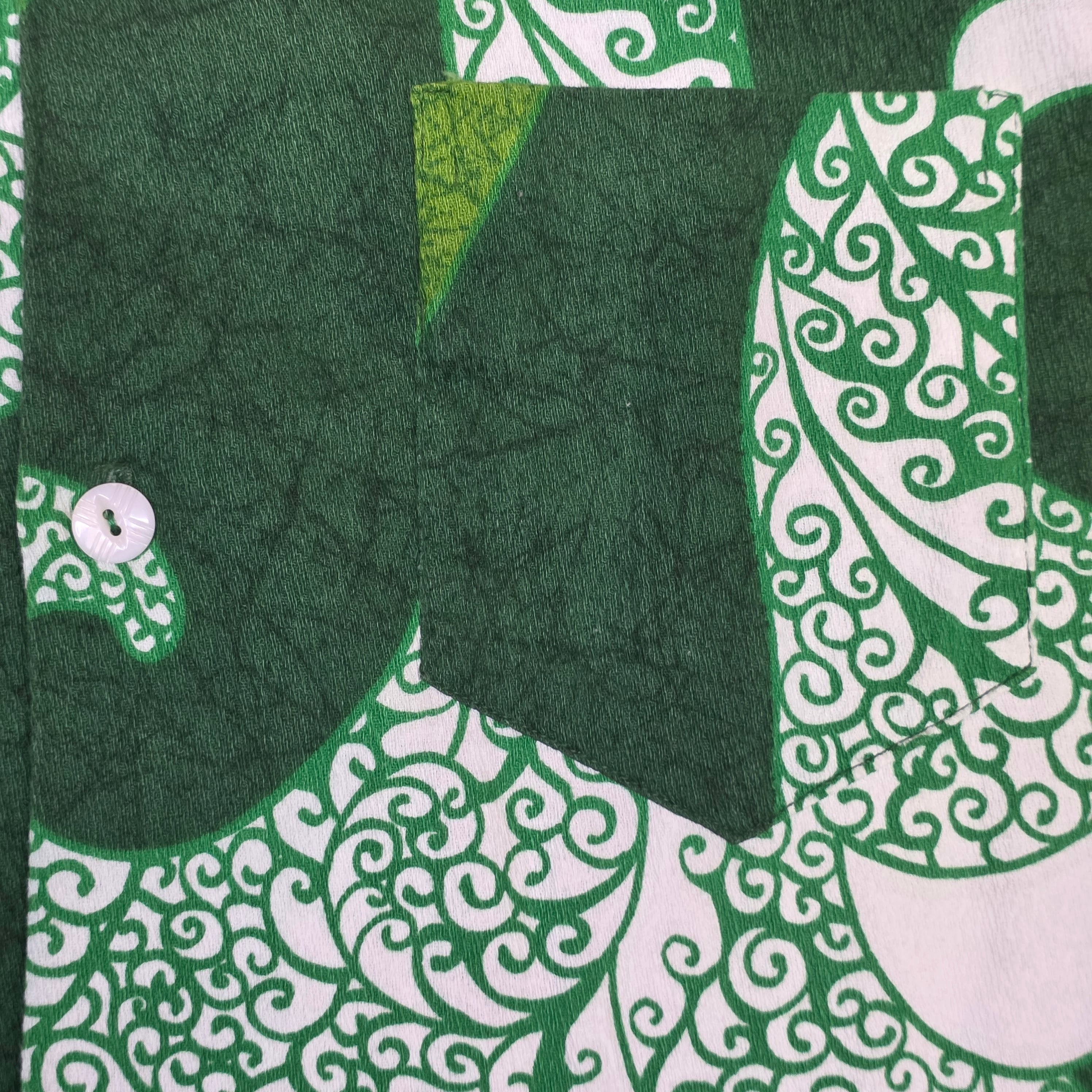 1960s Green and White Psychedelic Royal Hawaiian Barkcloth Button Down Shirt ~ Medium ~ Loop Collar