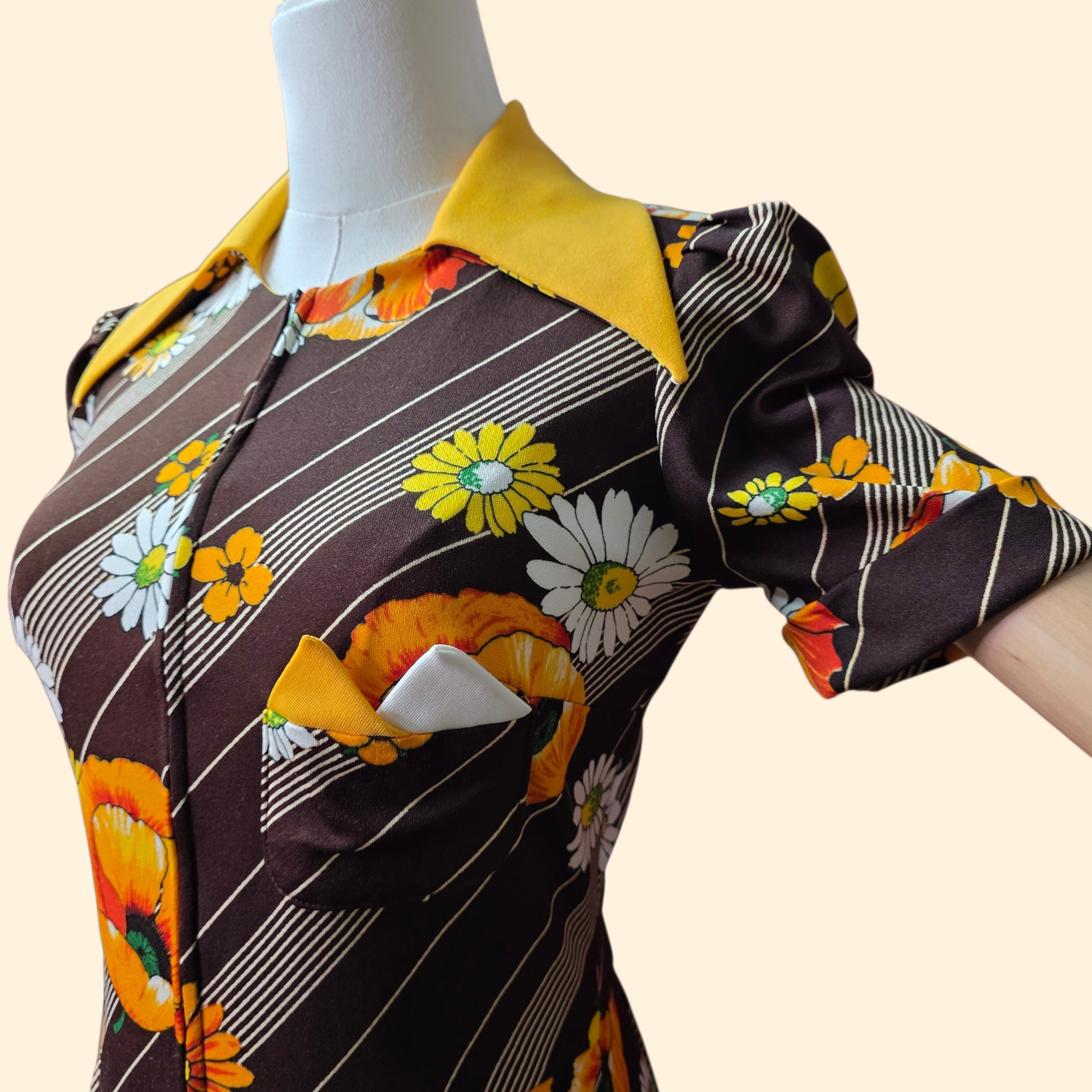 1970s Flower Power Dagger Collar Mini Dress ~ Medium ~ Brown Yellow Orange Floral Daisy Poppy