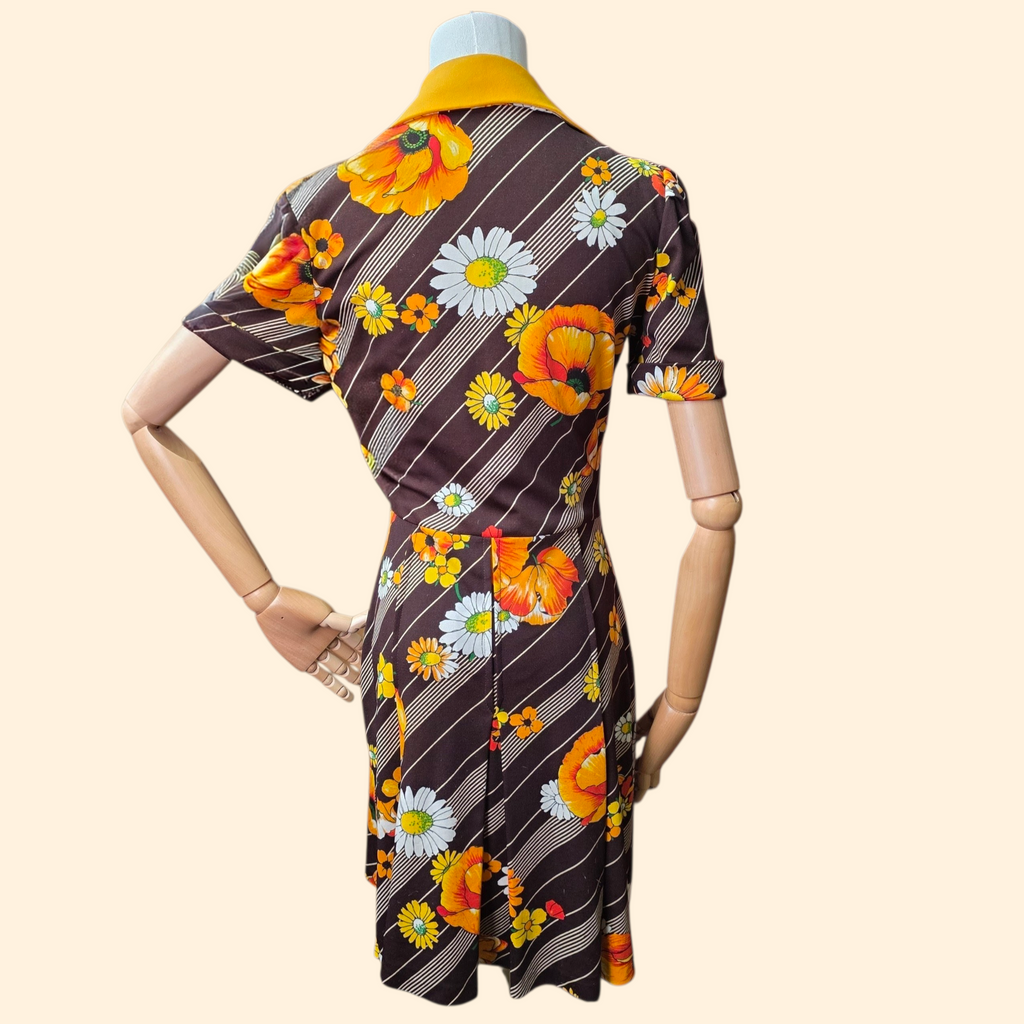 1970s Flower Power Dagger Collar Mini Dress ~ Medium ~ Brown Yellow Orange Floral Daisy Poppy